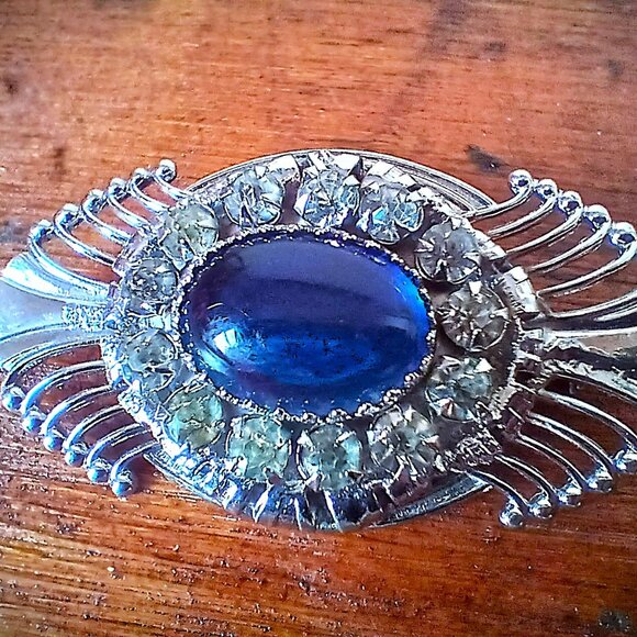 Quality Vintage Sapphire Blue Paste Glass Clear Rhinestone 'Eye' Shaped Brooch - Picture 2 of 7